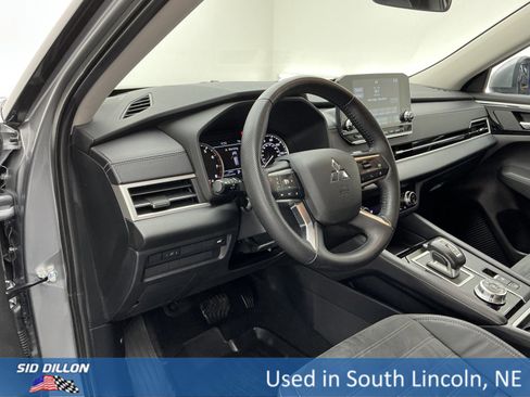 Used 2023 Mitsubishi Outlander SE image 28