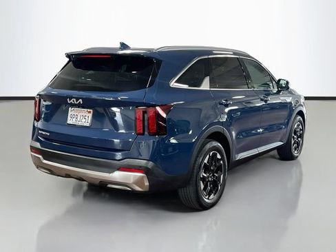 Certified 2024 Kia Sorento S w/ Panoramic Sunroof Package FWD image 7