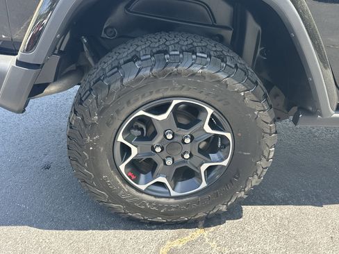 Used 2023 Jeep Wrangler Unlimited Rubicon w/ Cold Weather Group AWD/4WD image 21