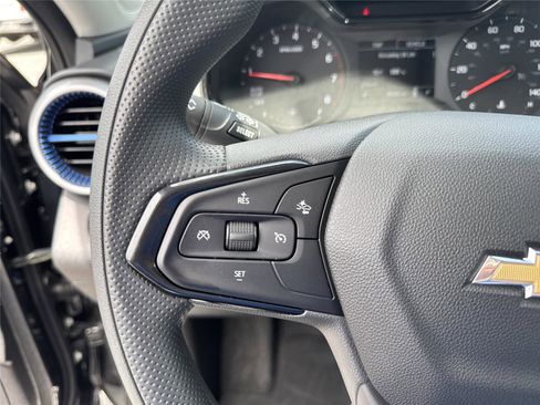 Used 2025 Chevrolet Trax LS FWD image 21