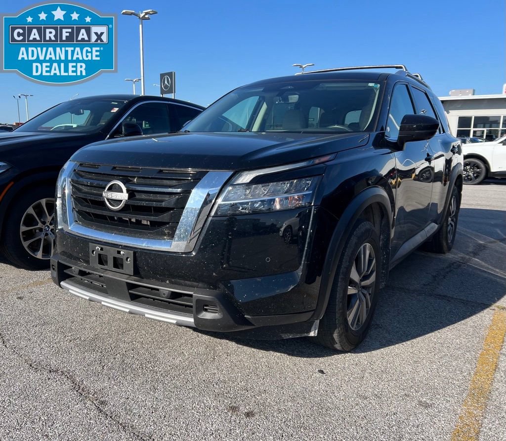 Used 2023 Nissan Pathfinder SL FWD image 3