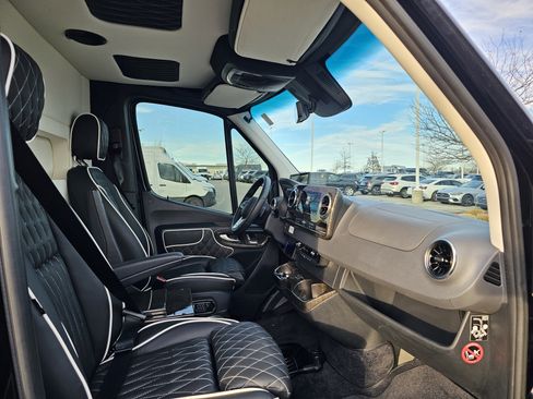 Used 2024 Mercedes-Benz Sprinter 3500 image 32