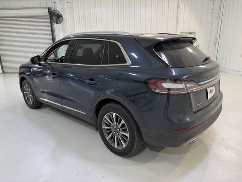 Used 2022 Lincoln Nautilus FWD w/ Premium Package image 3