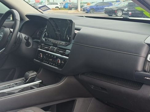 Used 2024 Nissan Pathfinder SL FWD image 22