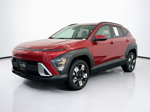 Used 2025 Hyundai Kona SEL AWD/4WD image 3