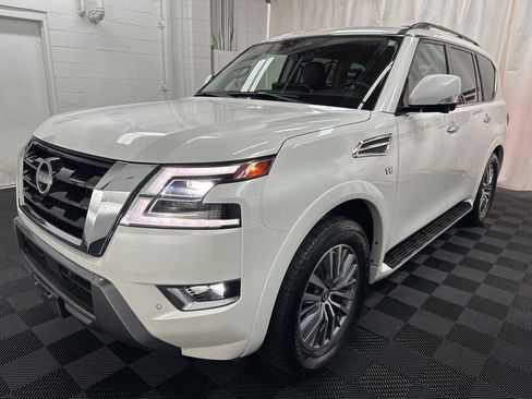 Used 2022 Nissan Armada SL w/ Captain's Chairs Package image 2