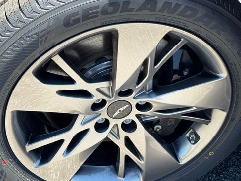 Used 2025 Genesis GV70 3.5T Sport AWD/4WD image 14