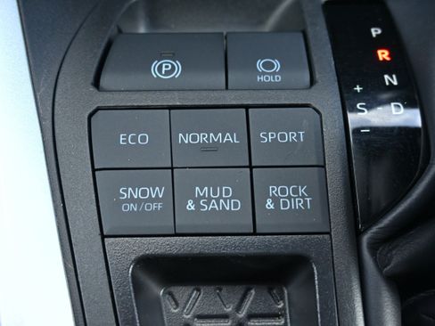 Used 2023 Toyota RAV4 XLE Premium image 30