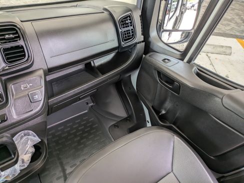 Used 2024 RAM ProMaster 2500 w/ Convenience Group FWD image 17