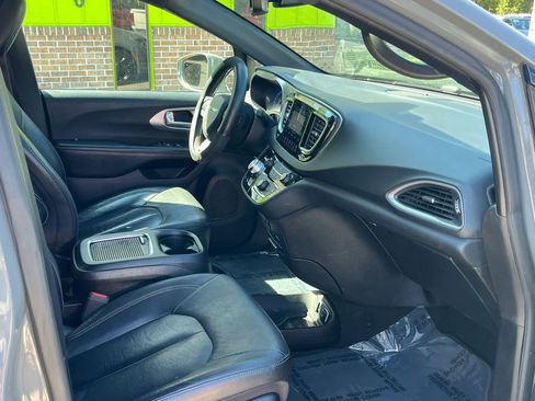 Used 2020 Chrysler Pacifica Touring-L Plus w/ S Appearance Package FWD image 36