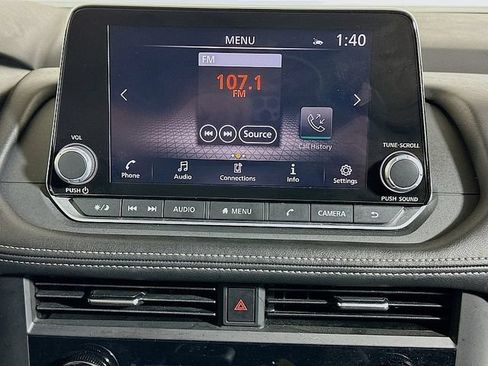 Used 2025 Nissan Rogue SV AWD/4WD image 14