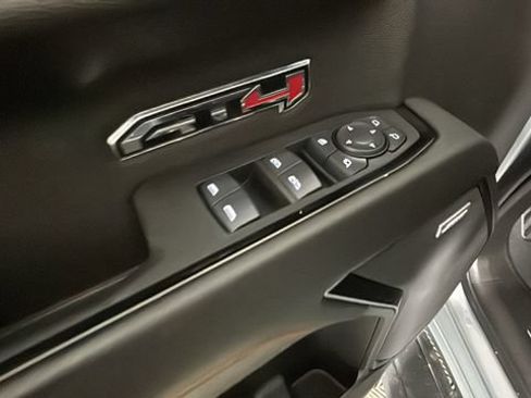 Used 2024 GMC Sierra 1500 AT4 w/ Technology Package AWD/4WD image 10