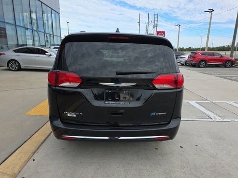 Used 2020 Chrysler Pacifica Limited image 5