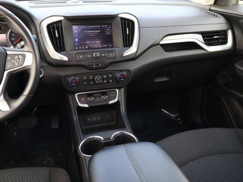 Used 2022 GMC Terrain SLE w/ Driver Convenience Package image 11