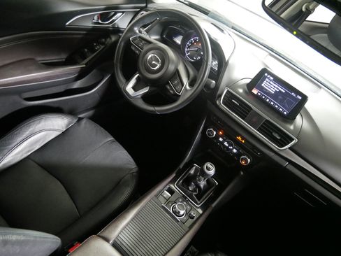 Used 2018 MAZDA MAZDA3 Grand Touring w/ Premium Equipment Package image 9