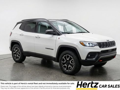 Used 2025 Jeep Compass Trailhawk AWD/4WD image 1