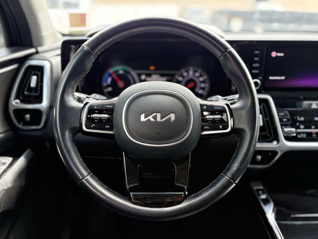 Used 2022 Kia Sorento SX w/ Panoramic Sunroof Package AWD/4WD image 15