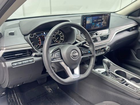 Used 2025 Nissan Altima 2.5 SV w/ SV Premium Package FWD image 13