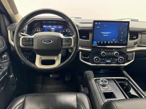 Used 2022 Ford Expedition XLT RWD image 3