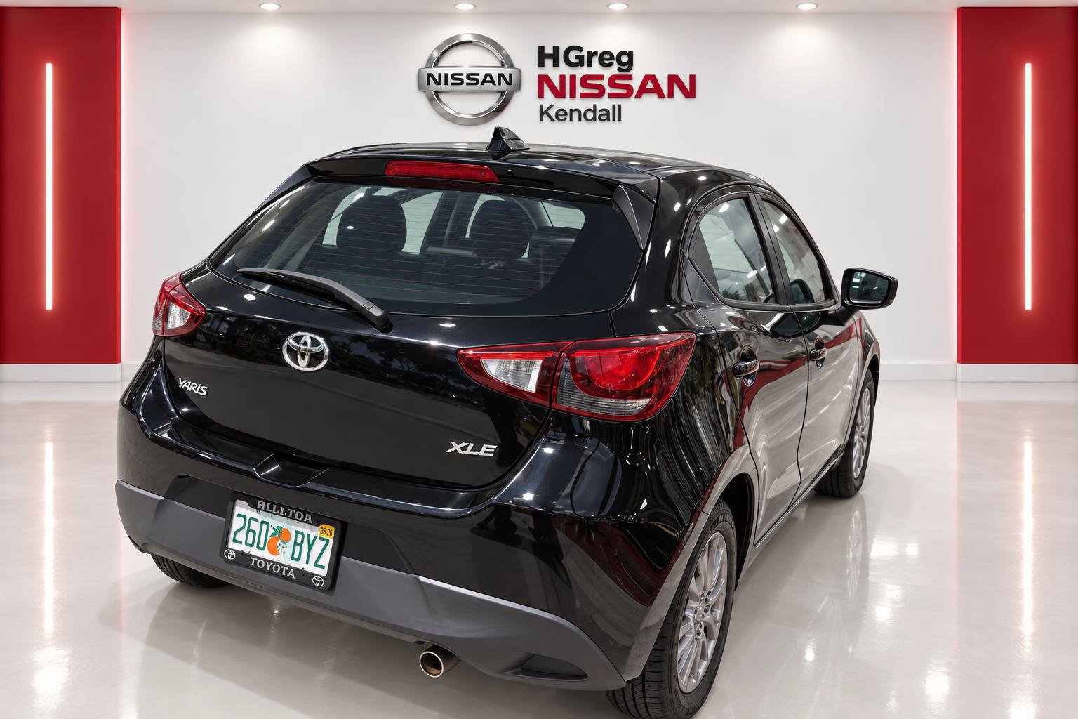 Used 2020 Toyota Yaris XLE FWD image 2