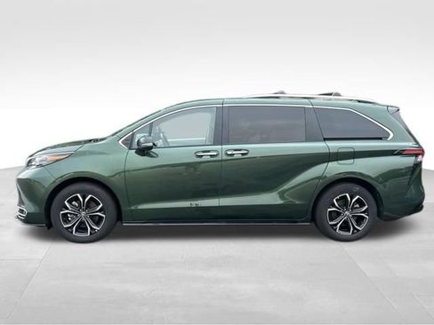 Used 2025 Toyota Sienna Platinum AWD/4WD image 2