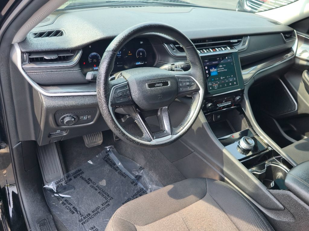 Used 2022 Jeep Grand Cherokee L Laredo w/ Luxury Tech Group I AWD/4WD image 12