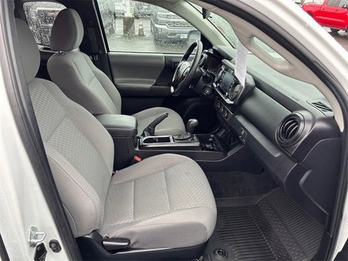 Used 2022 Toyota Tacoma SR image 32