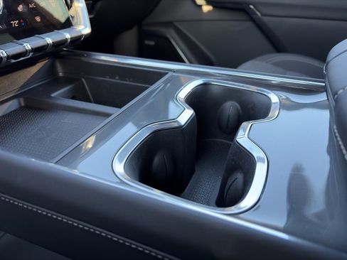 Used 2025 GMC Acadia Elevation image 24