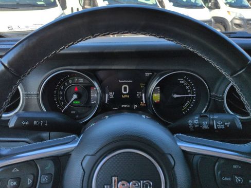 Used 2023 Jeep Wrangler Unlimited Sahara w/ Cold Weather Group AWD/4WD image 27