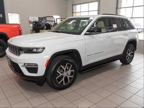 Used 2025 Jeep Grand Cherokee Limited w/ Trailer Tow Package image 5