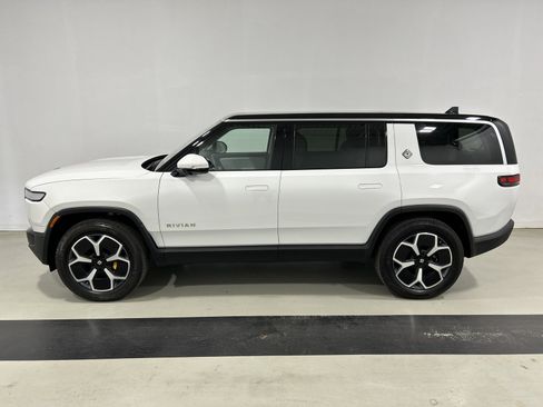 Used 2023 Rivian R1S Adventure AWD/4WD image 2