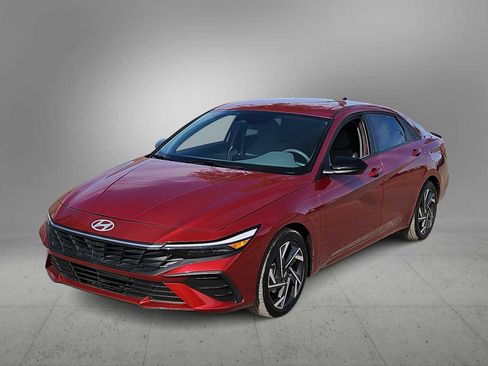 Certified 2025 Hyundai Elantra Sport image 4