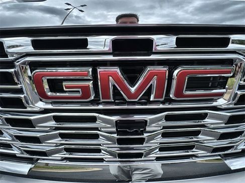 Used 2024 GMC Sierra 2500 Denali w/ Denali Reserve Package image 31