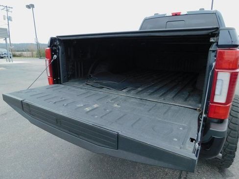 Used 2022 Ford F250 Platinum image 11