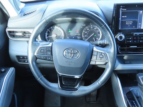 Used 2020 Toyota Highlander Limited image 6