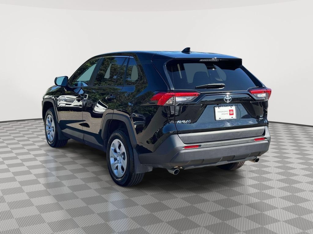 Used 2025 Toyota RAV4 LE AWD/4WD image 5