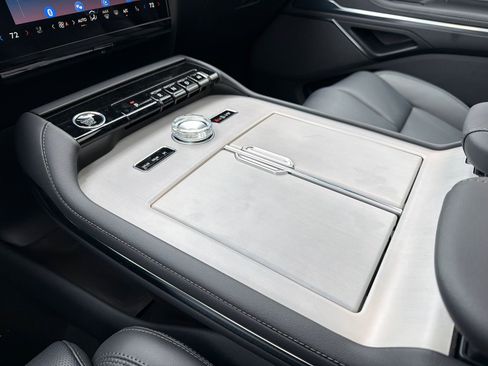 New 2026 Lincoln Navigator L Reserve AWD/4WD image 33