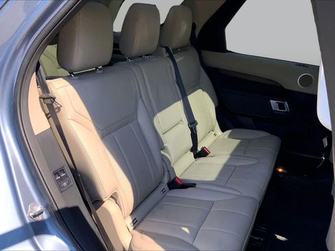 Used 2018 Land Rover Discovery HSE AWD/4WD image 20