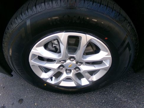 Used 2022 Chevrolet Traverse LS AWD/4WD image 9