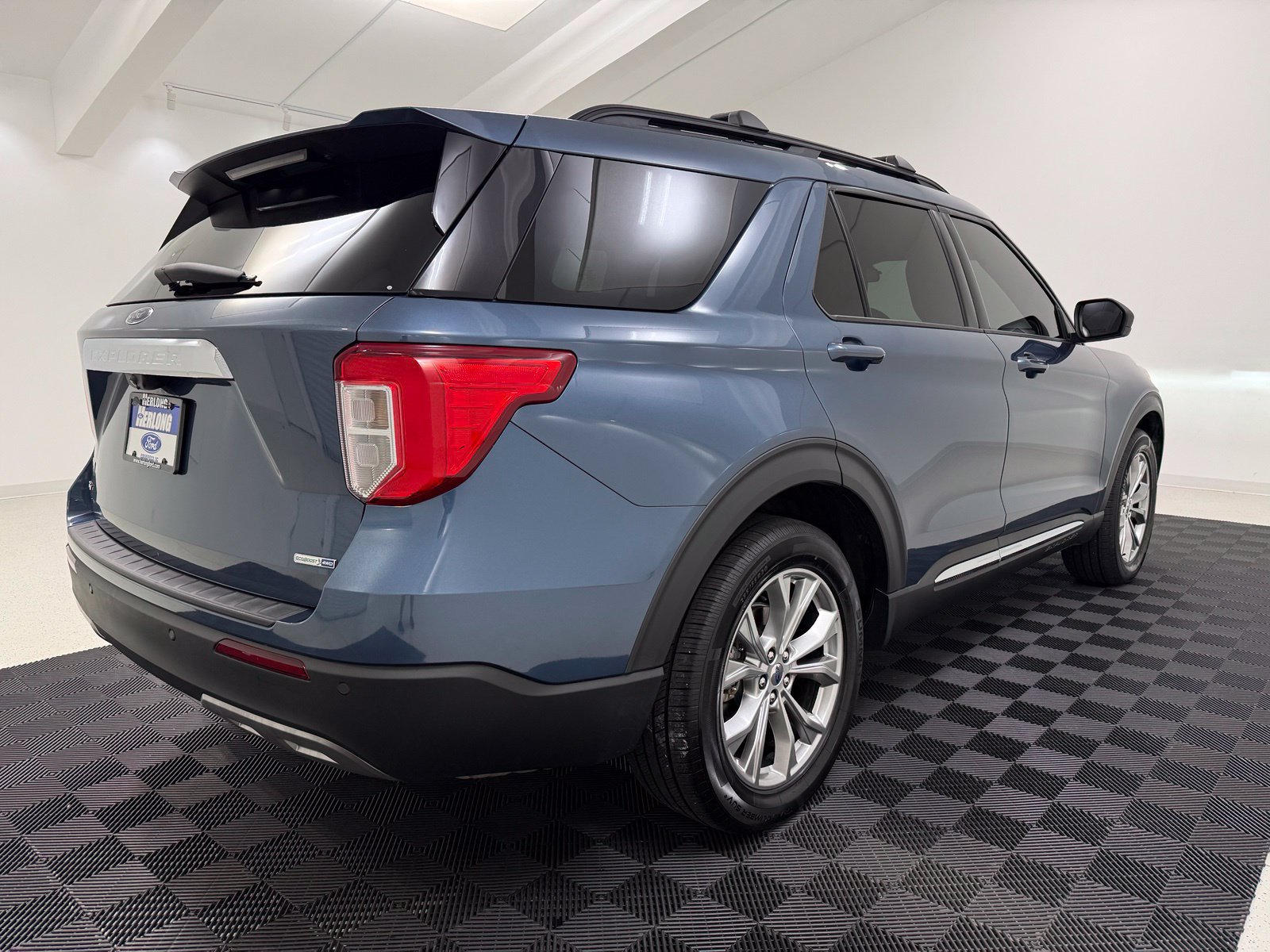 Used 2020 Ford Explorer XLT w/ Equipment Group 202A AWD/4WD image 7