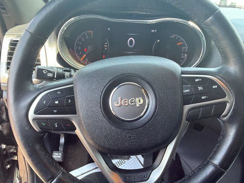 Used 2018 Jeep Grand Cherokee Laredo AWD/4WD image 18