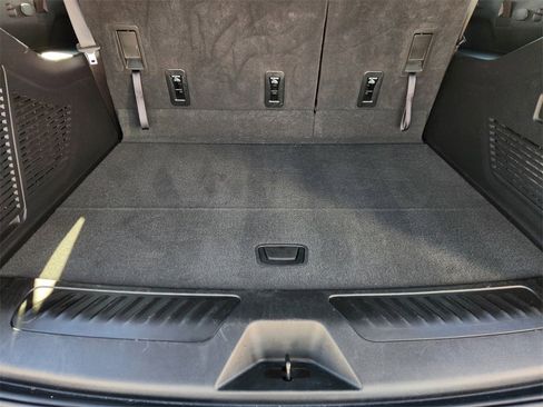 Used 2025 Chevrolet Suburban LS image 33