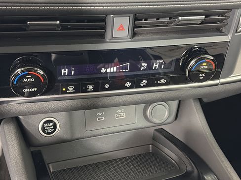 Used 2023 Nissan Rogue SV image 21