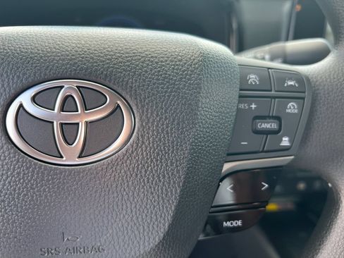 New 2026 Toyota Camry Hybrid FWD image 28