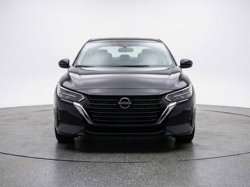 Used 2025 Nissan Sentra SV image 2