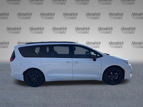 New 2026 Chrysler Pacifica Limited w/ S Appearance Package image 9