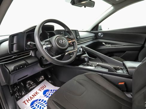 Used 2022 Hyundai Elantra SEL w/ Preferred Accessory Package image 10