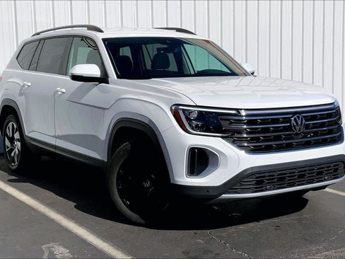Used 2024 Volkswagen Atlas SE image 29