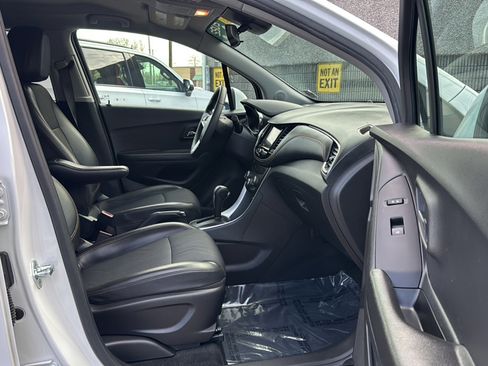 Used 2022 Chevrolet Trax LT w/ Driver Confidence Package image 14