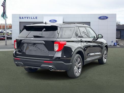 Used 2022 Ford Explorer XLT w/ Equipment Group 202A AWD/4WD image 5